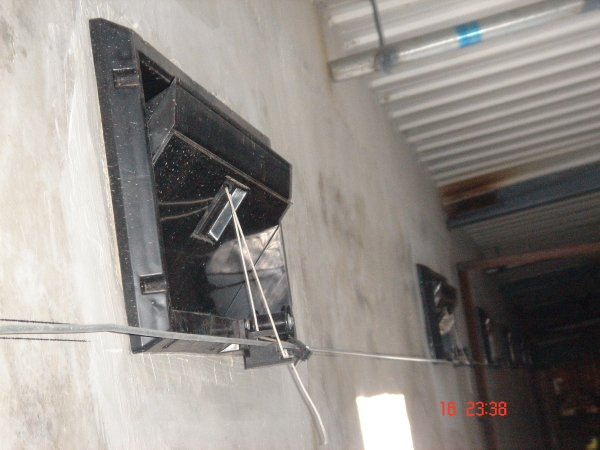 進風窗控製裝置