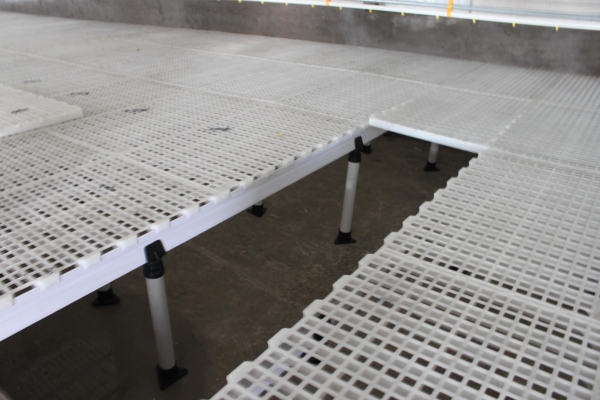 家（jiā）禽漏糞地板